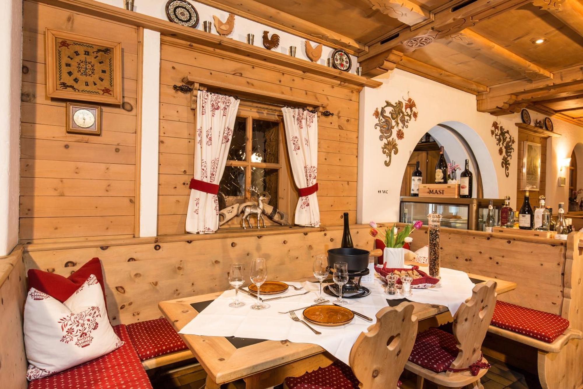 Hotel Restaurant Gabriel Скуоль Екстер'єр фото