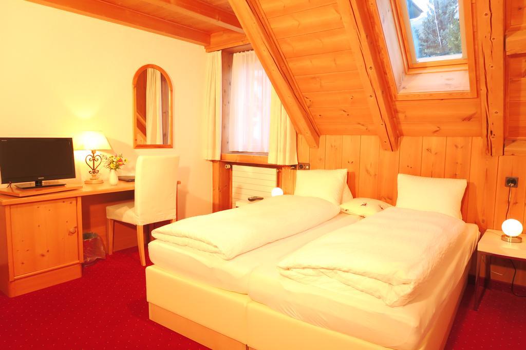 Hotel Restaurant Gabriel Скуоль Екстер'єр фото