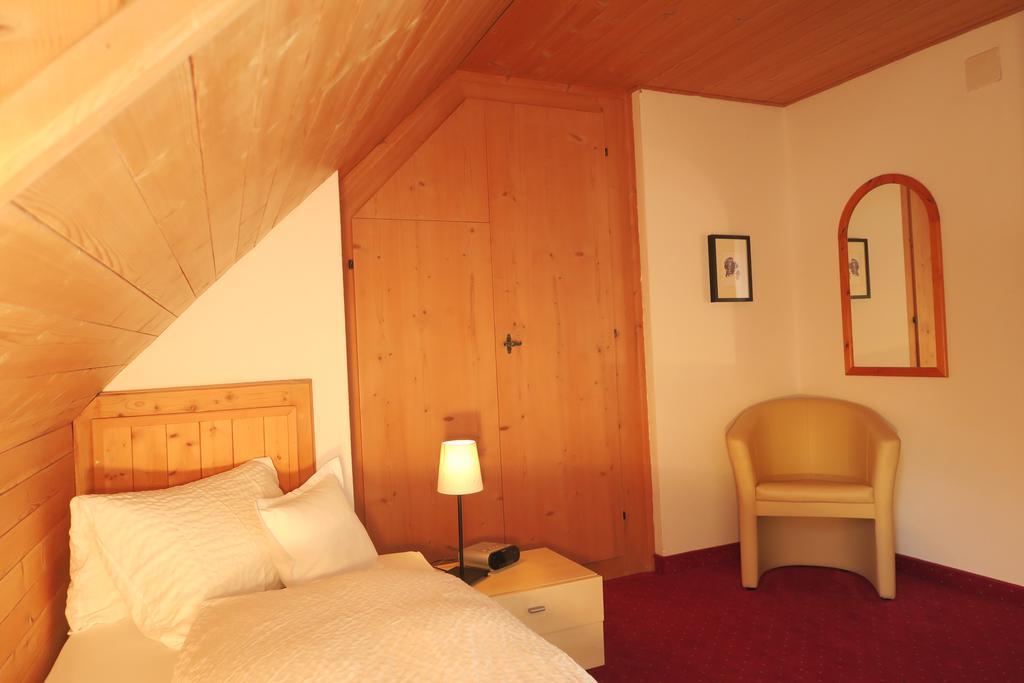 Hotel Restaurant Gabriel Скуоль Екстер'єр фото