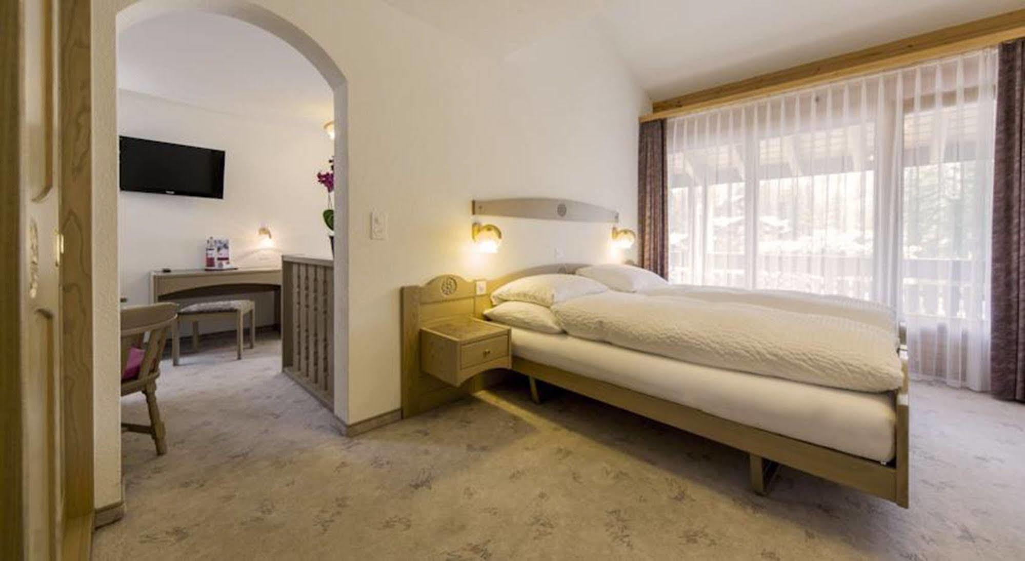 Hotel Restaurant Gabriel Скуоль Екстер'єр фото
