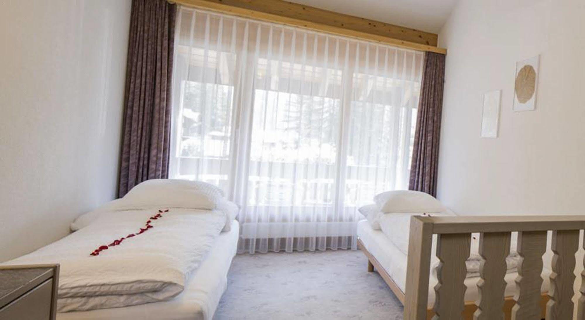 Hotel Restaurant Gabriel Скуоль Екстер'єр фото