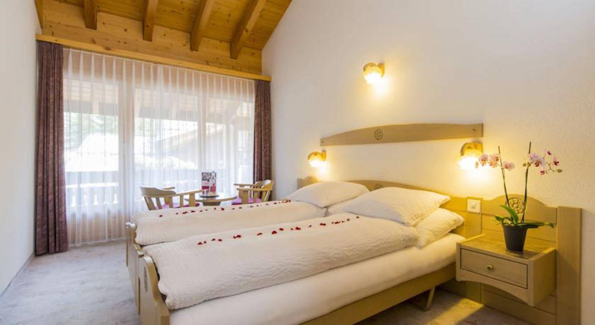 Hotel Restaurant Gabriel Скуоль Екстер'єр фото